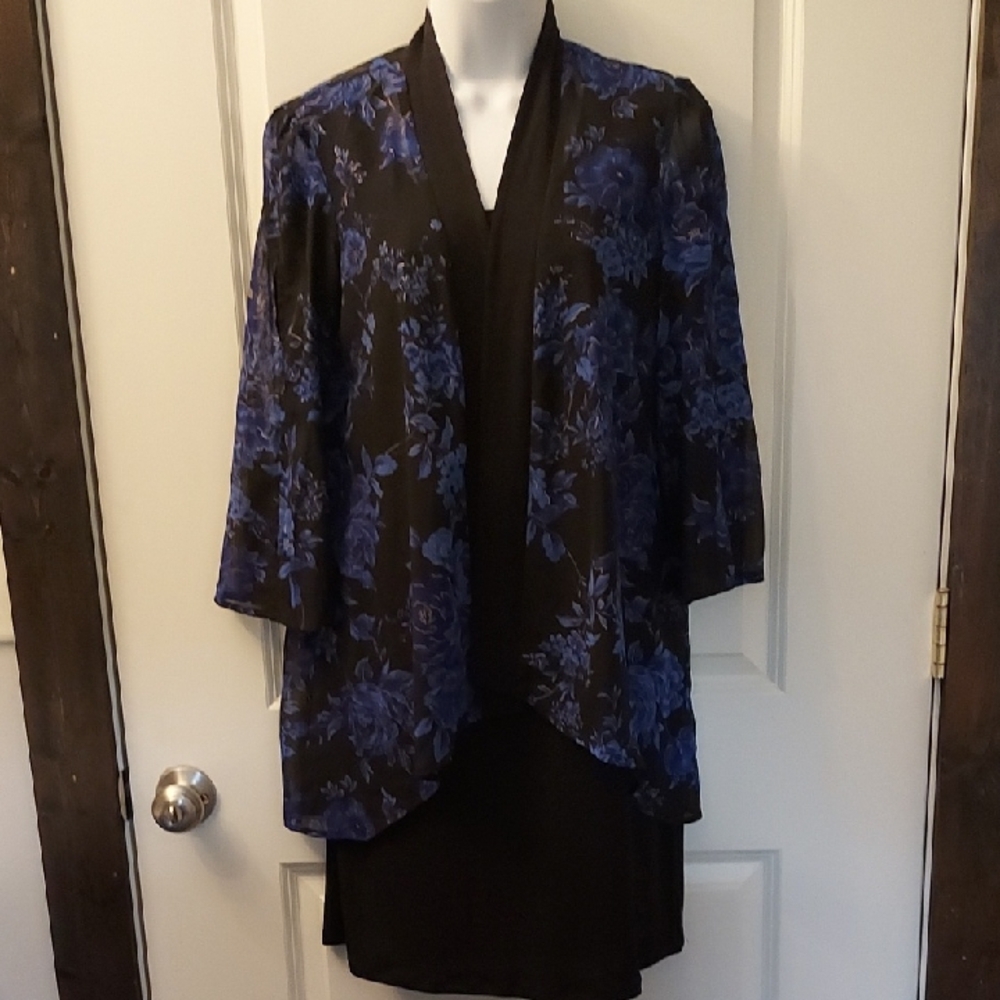 Velvet Fleur, Blue and Black Floral Women's Shift Dress